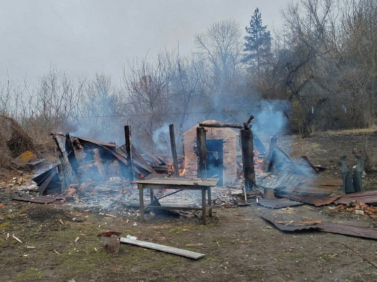 В курском селе Горналь при обстреле ВСУ повреждён дом и сгорел сарай