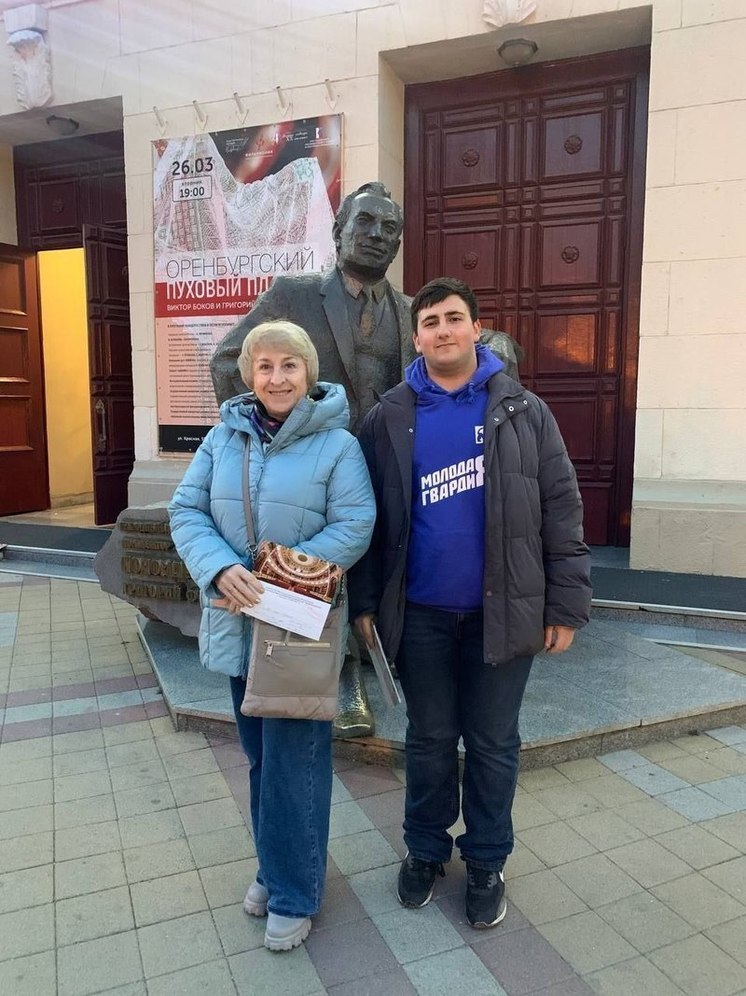 Активисты МГЕР Кубани провели акцию «Все в театр»