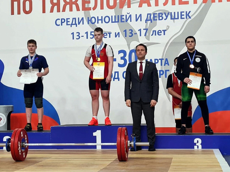 13-летний волгоградец взял 3 золота на соревнованиях по тяжелой атлетике