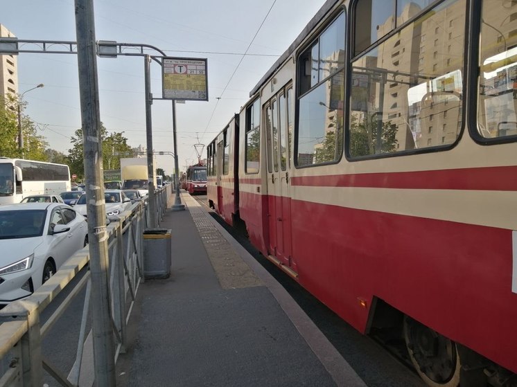 На Московском проспекте в Калининграде демонтируют трамвайные пути