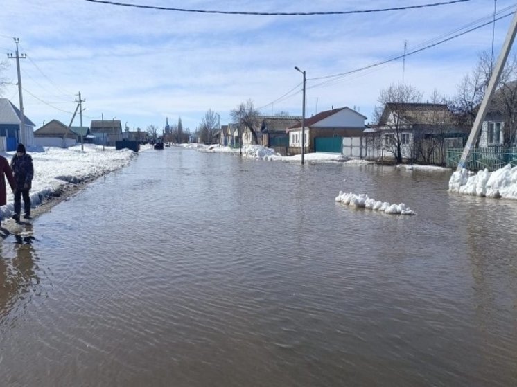  Под Оренбургом в селах затопило дороги и улицы