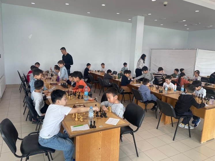 В Калмыкии начались соревнования среди шахматистов