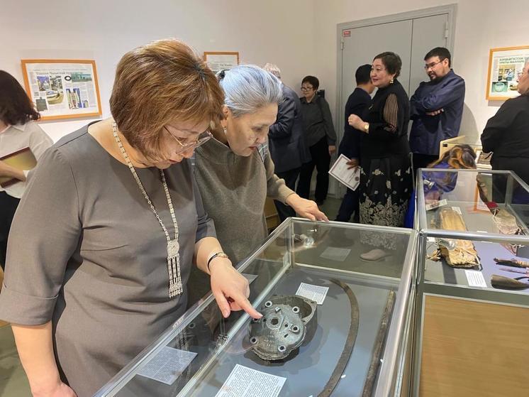 На выставке «Сэдэх экспонаттар»выставлены эксопонаты более 20 музеев Якутии