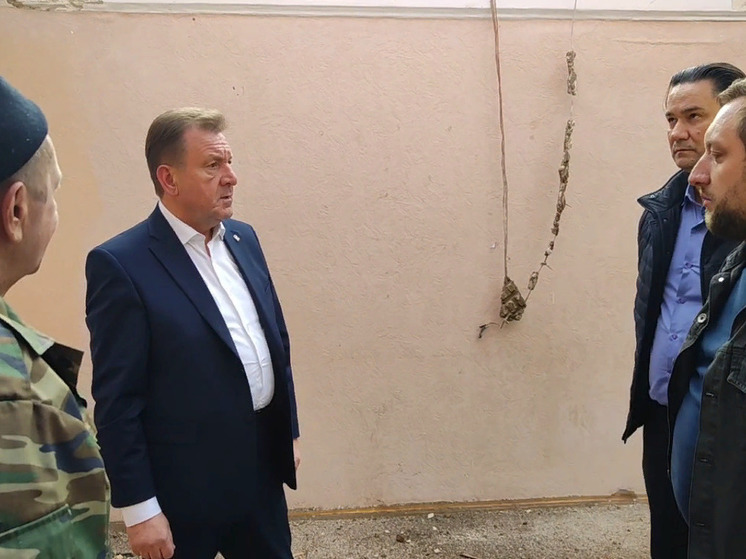 Мэр Ставрополя проверил ремонт кровли дома по ул. Орджоникидзе после пожара