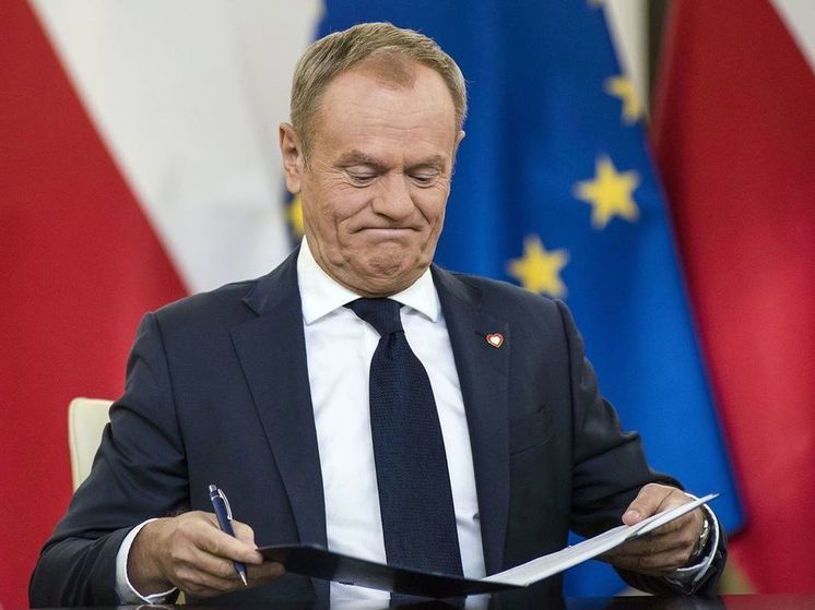 Варшава истерично бьет в военные барабаны