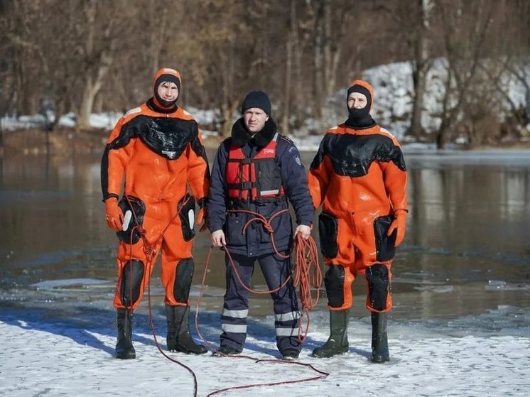 От опасностей весенней полыньи предостерегли подмосковные спасатели