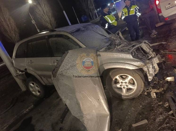 В Саратове в ДТП с бензовозом пострадал водитель кроссовера