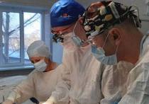 Кардиохирурги краевой клинической больницы в Чите успешно прооперировали молодую женщину – они три часа исправляли врожденный порок на ее остановленном сердце