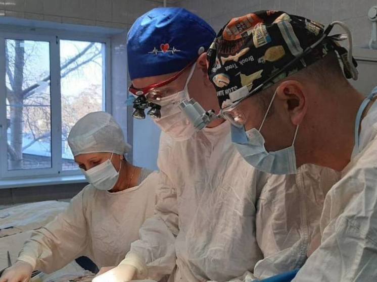 Кардиохирурги спасли жизнь женщины операцией на остановленном сердце в Чите