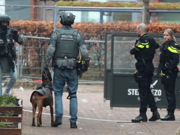 В кафе на востоке Нидерландов неизвестный захватил заложников