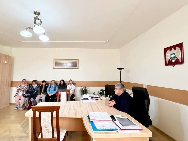Глава КБР встретился с сопровождающими детей из Белгородской области педагогами