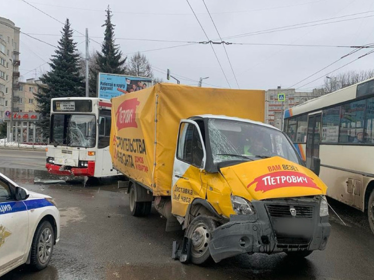 Во Владимире произошло очередное ДТП с участием автобуса