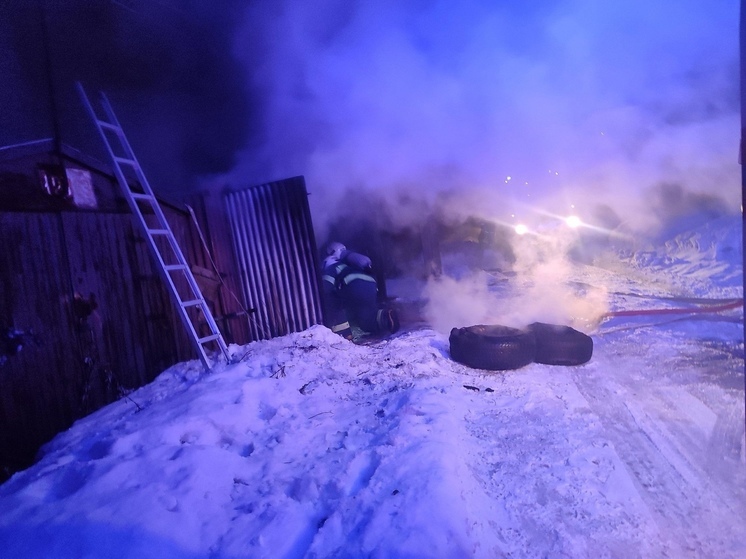 В Архангельске произошел пожар в гараже