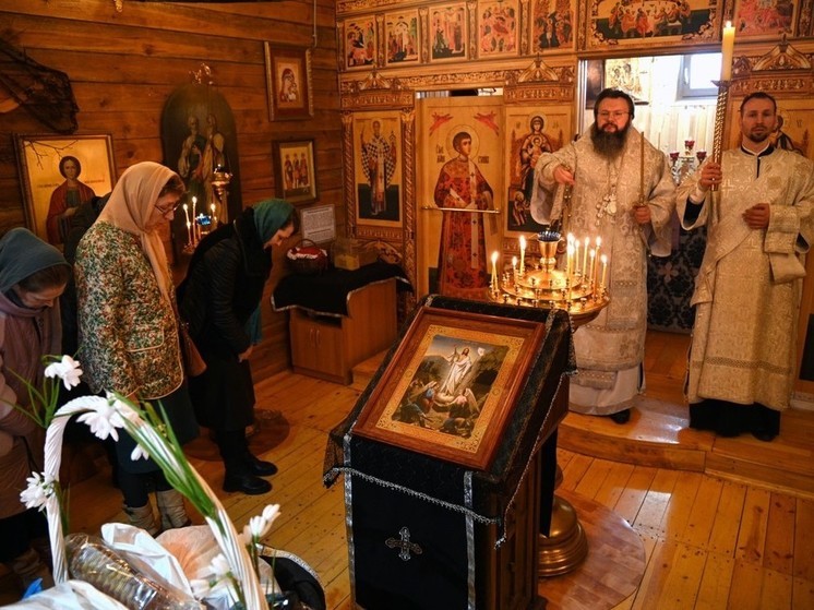 Митрополит Смоленский и Дорогобужский Исидор совершил Божественную литургию в храме в честь святого великомученика Пантелеимона в деревне Рай