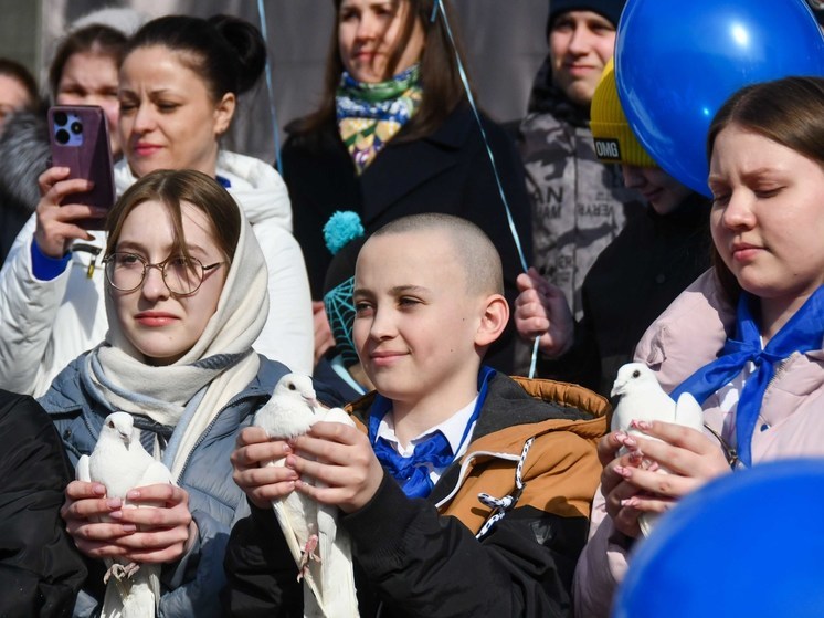 Ежегодно 2 апреля в Новосибирске проходит флешмоб #аутизмнеприговор