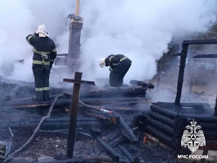 В Тверской области в СНТ полностью сгорел дачный дом