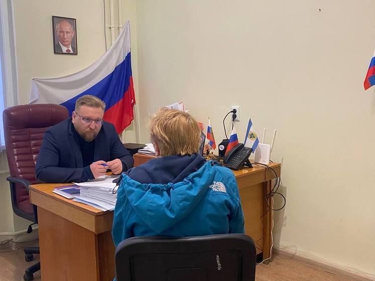 Депутат Облдумы провел прием жителей Великой Лепетихи