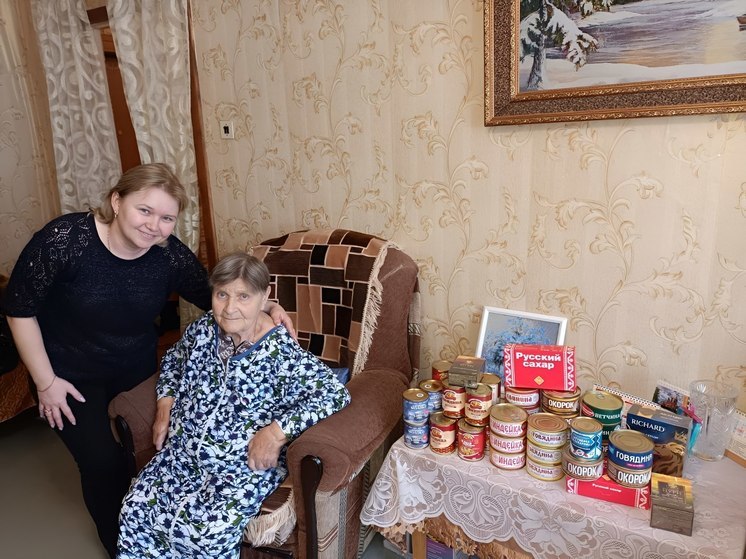 90-летняя жительница Алатыря на свою пенсию купила продукты для бойцов СВО