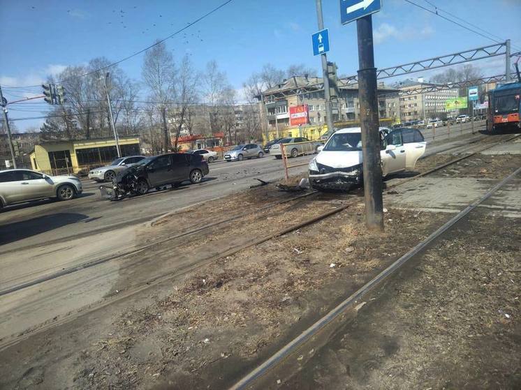 Два любителя проехать на красный столкнулись в Хабаровске