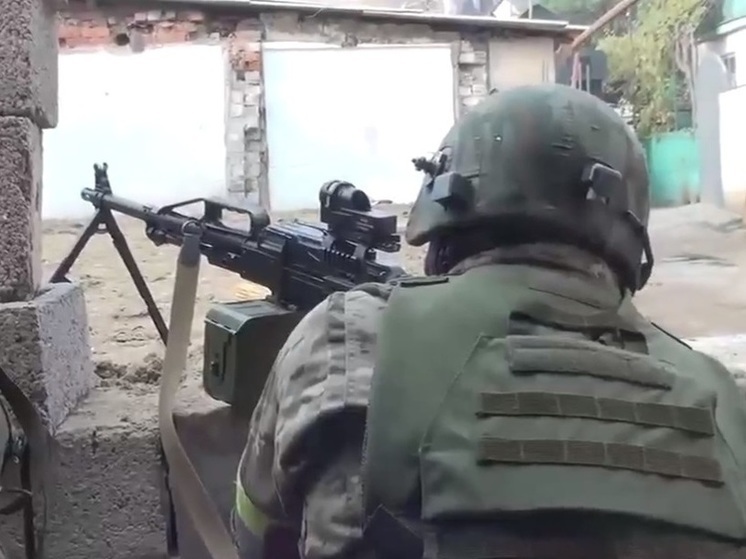 Спецназ ФСБ заблокировал террористов в жилых кварталах Махачкалы и Каспийска