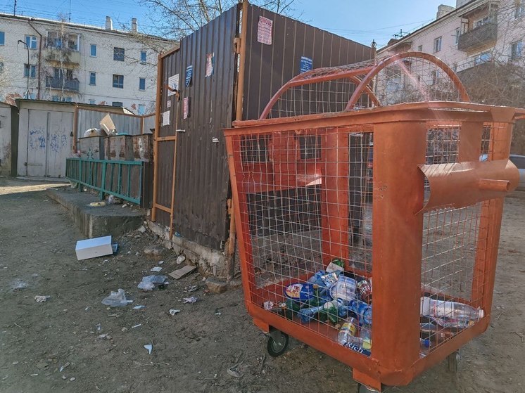 В Улан-Удэ объяснили появление оранжевых мусорных баков