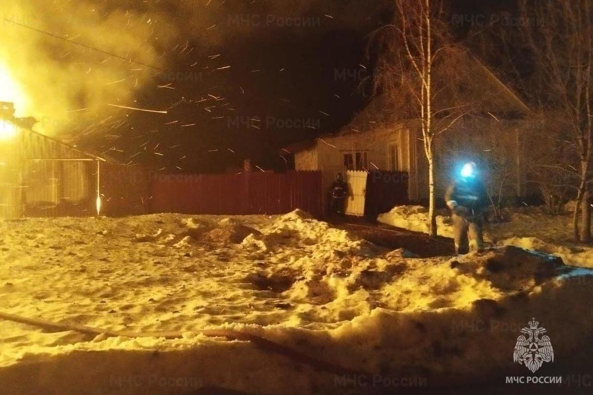 Мужчина и женщина погибли при пожаре в Костромской области