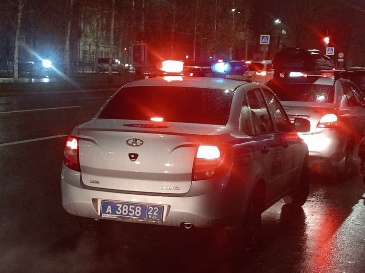 В Барнауле пьяный водитель на «Ниве» врезался в бетонное ограждение