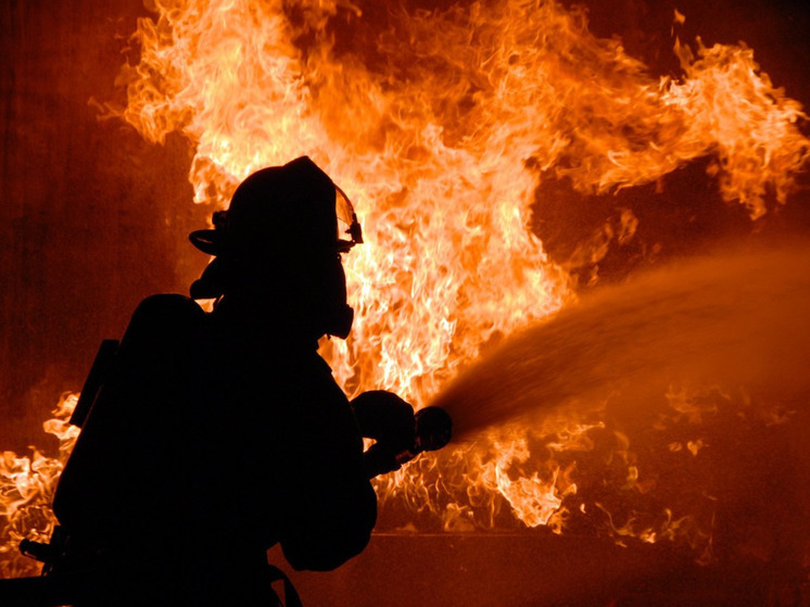 В Палехском районе добровольная пожарная команда помогала тушить горящий дом