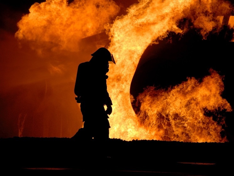 Пожарные полтора часа тушили торговый павильон в Петрозаводске
