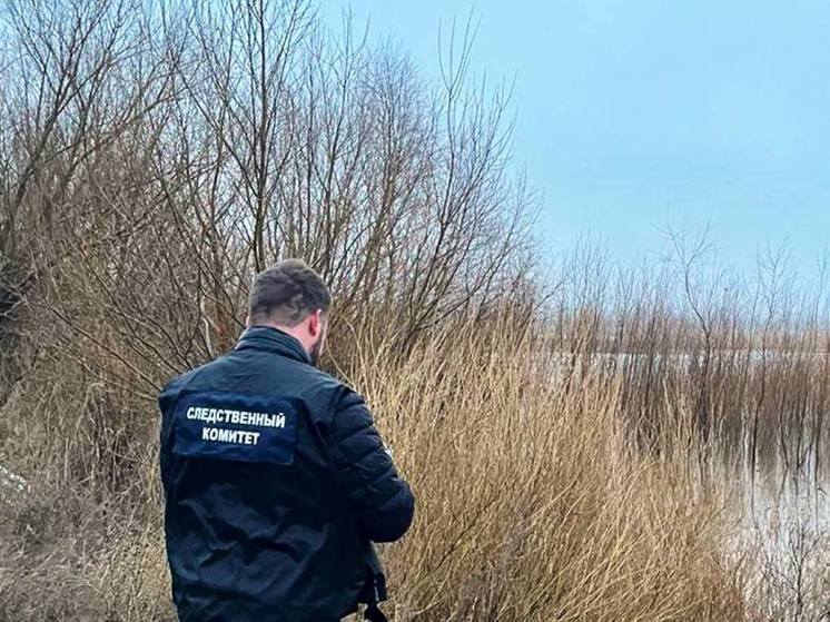 Из реки в Краснокутском районе достали тело мужчины