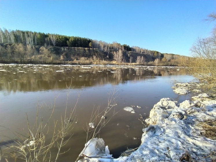 В Новосибирской области талая вода хлынула через трассы