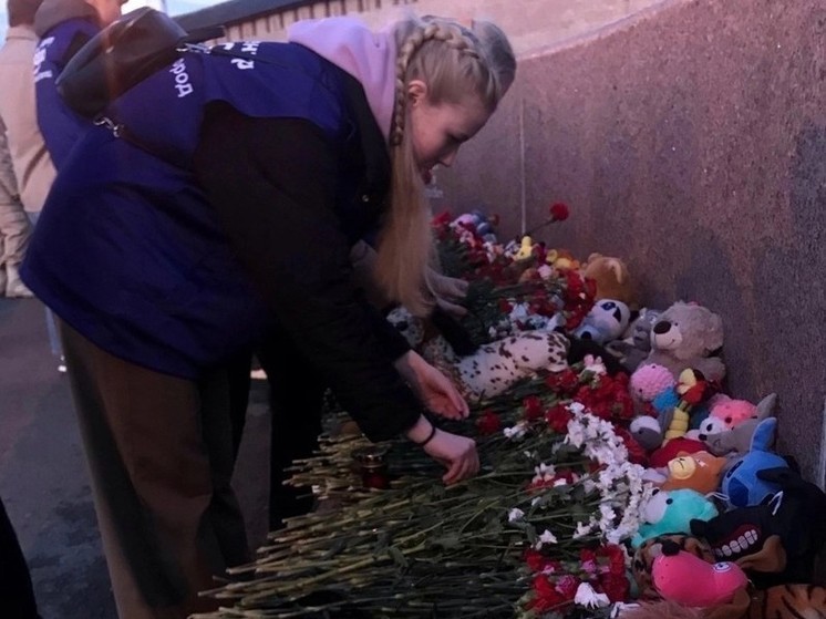 В Великом Новгороде прошла акция памяти жертв теракта в «Крокус Сити Холле»