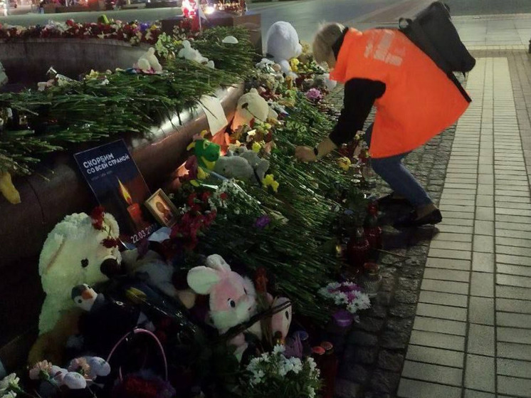 Калининградцы почтили память жертв теракта на 9-й день трагедии в «Крокусе»‎