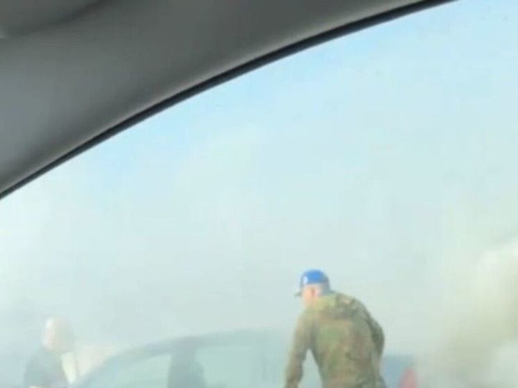 На Ярославском шоссе в Подмосковье дымит легковушка