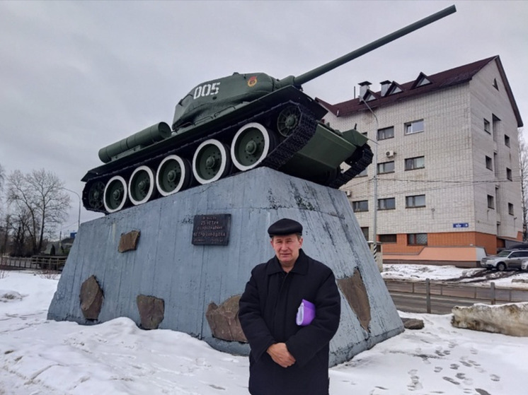 Рабочие закрасили гвардейский знак на танке в Петрозаводске и нахамили ветерану