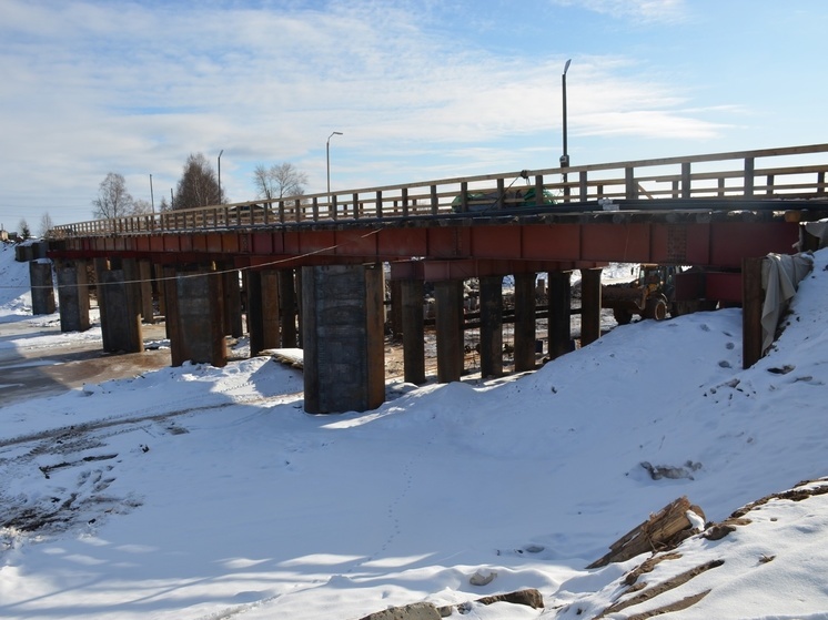 В Онежском районе продолжаются масштабные работы по капремонту моста через реку Вонгуда