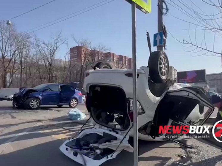 Тяжелое ДТП произошло возле остановки на Гайдамаке во Владивостоке