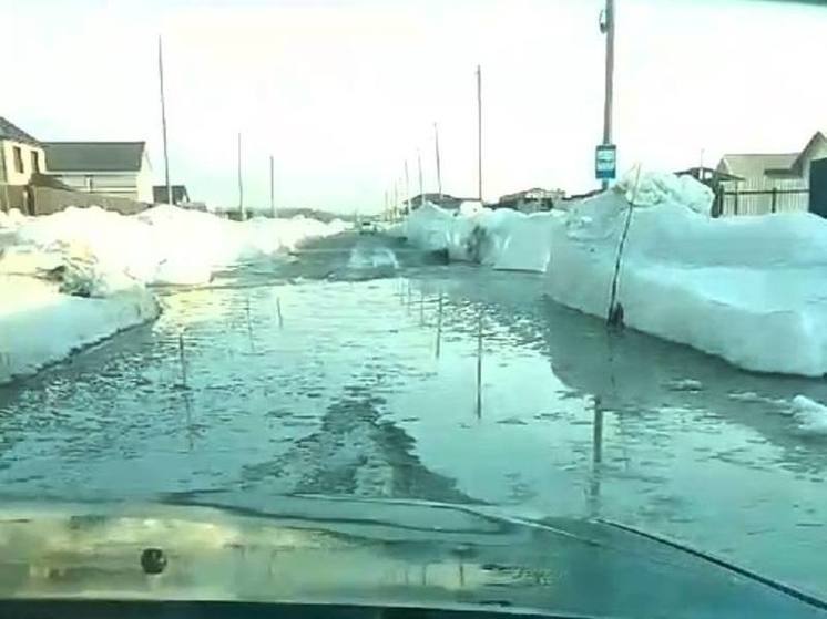 На Сахалине в Новой Деревне дорога ушла под воду