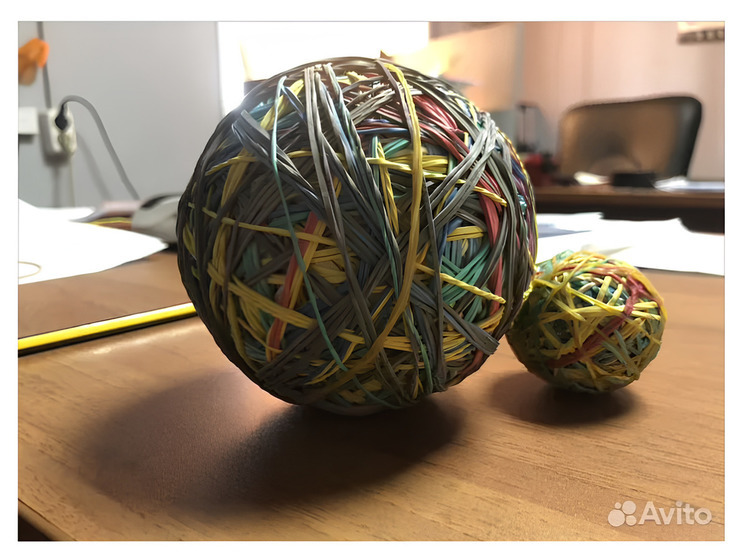 Мяч из канцелярских резинок выставили на продажу за миллион рублей в Чите