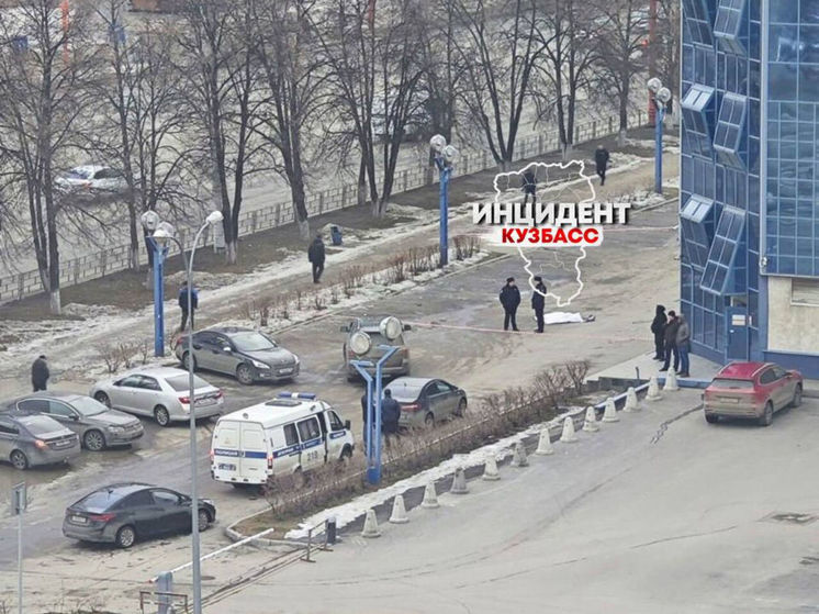 Очевидцы поделились подробностями инцидента с трупом у ночного клуба в Кемерове