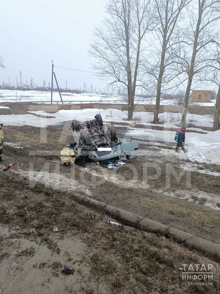 Водителя перевернувшегося «УАЗа» в Татарстане доставили в больницу