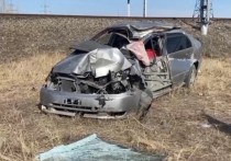 Водитель автомобиля Toyota Corolla 1 апреля погиб после столкновения с одиночным локомотивом на железнодорожном переезде между станциями Борзя и Зун-Торей в Борзинском районе