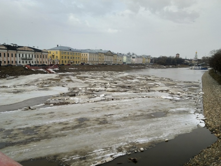 Уровень воды в реке Вологде находится ниже критической отметки