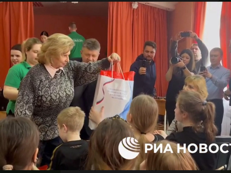РИА Новости: Москалькова навестила белгородских детей в лагере
