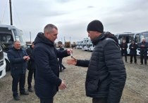 Первый зампредседателя правительства Забайкальского края Андрей Кефер 1 апреля торжественно передал представителям 14 районов ключи от 31 нового автобуса для пассажирских перевозок