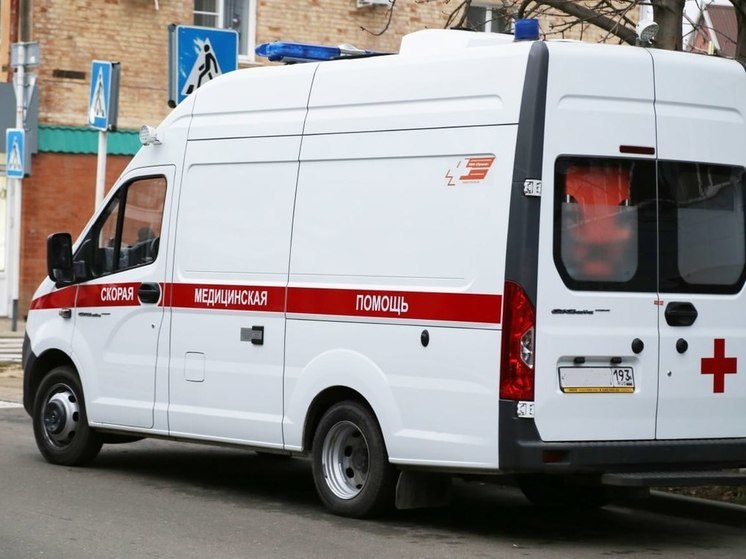 Сельская больница Каневского района получила новую машину скорой помощи