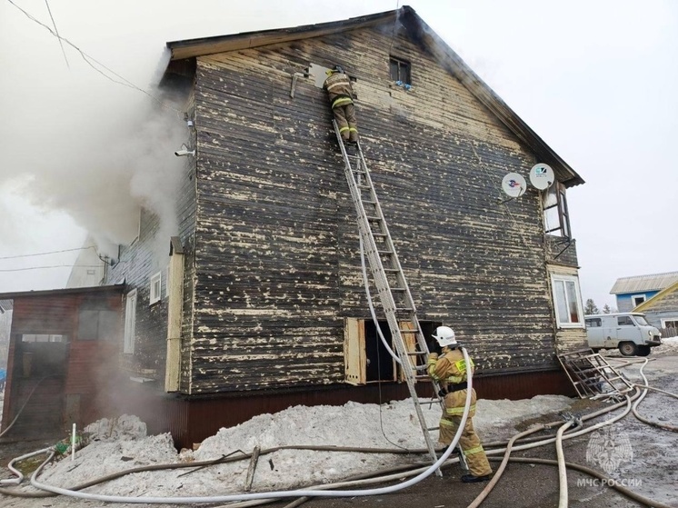 В Холмогорском округе горел многоквартирный дом