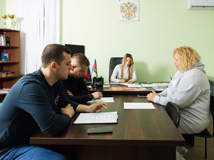 Анна Невзорова обсудила с жителями Молдовки подключение школ к газу, ремонт сквера и оползни