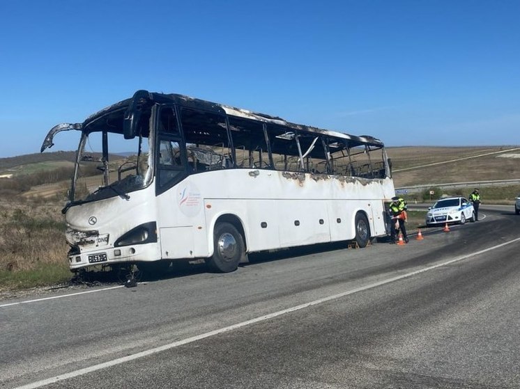 В Анапе эвакуировали 42 ребенка из горящего автобуса