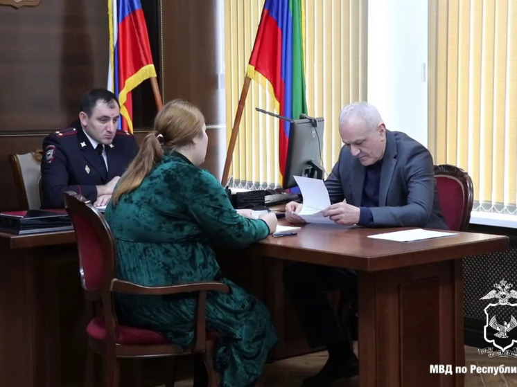 Дагестанская вдова получает помощь от главы МВД